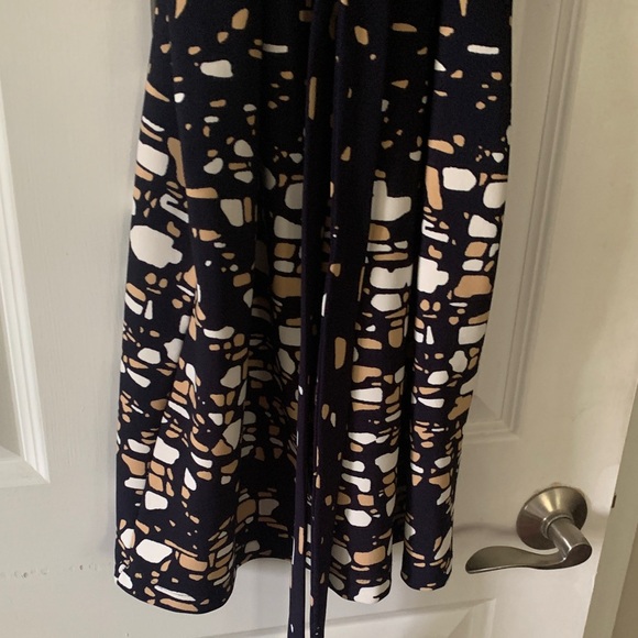 Beautiful Navy, White & Tan Abstract Bell Sleeve Dress 12 - Picture 6 of 6